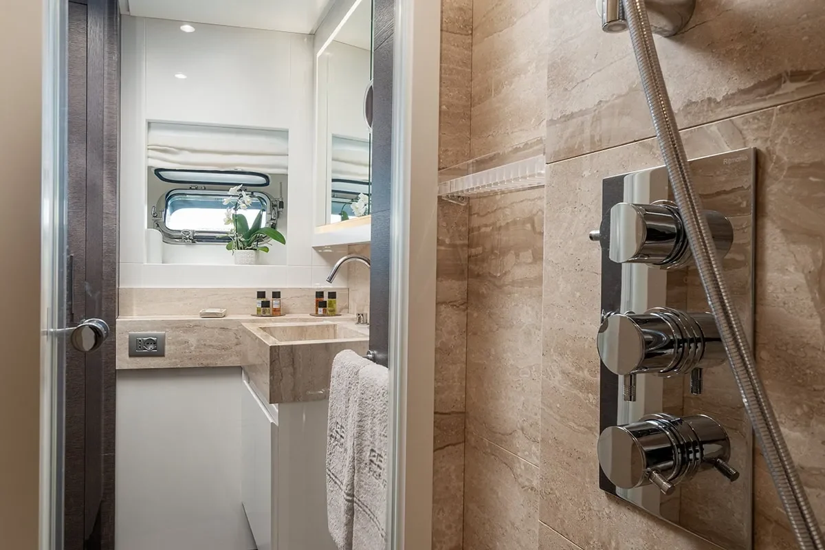 55 fiftyfive bathroom 3 0.jpg