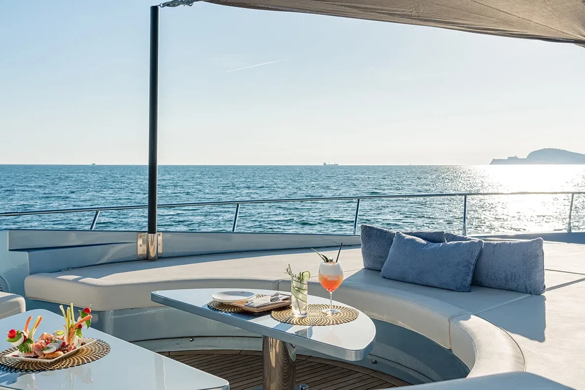 55 fiftyfive bow deck.jpg (1)