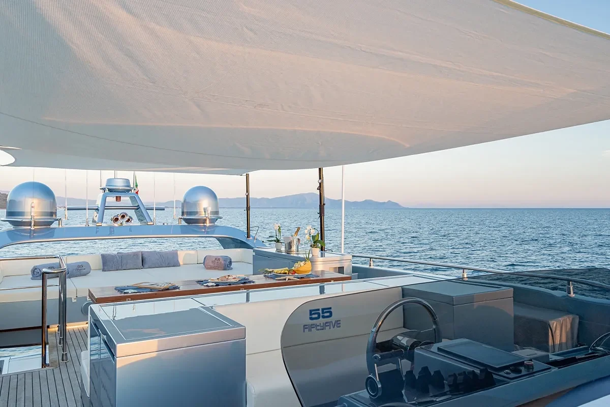 55 fiftyfive flybridge.jpg (1)