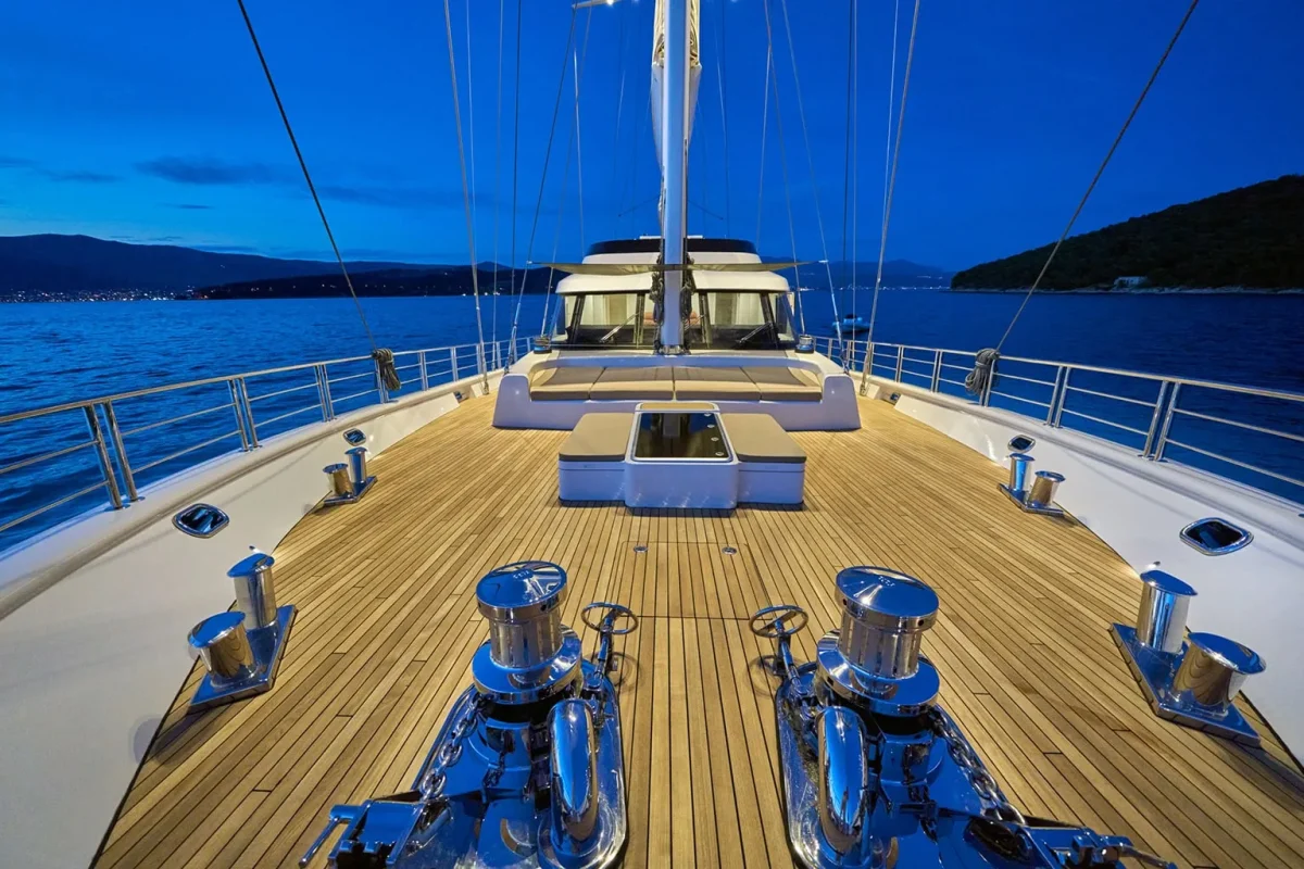 ACAPELLA Bow deck.jpg