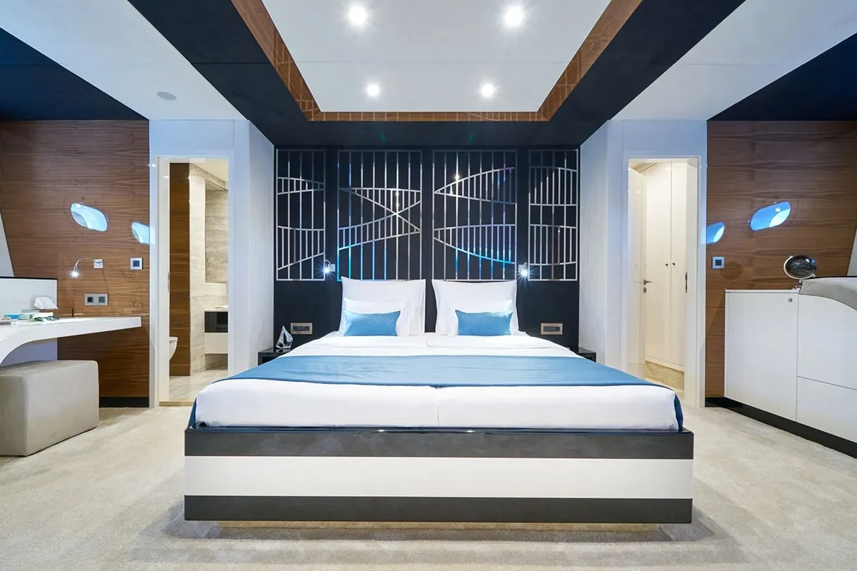 ACAPELLA Master cabin (3).jpg