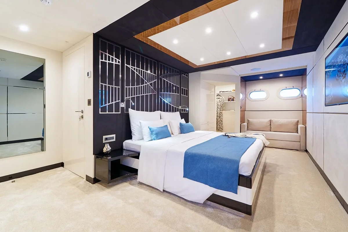 ACAPELLA Master cabin.jpg (1)