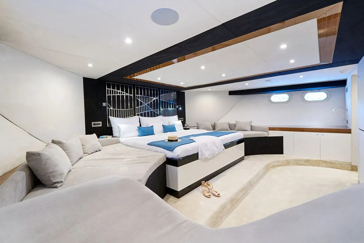 ACAPELLA Saloon (5).jpg