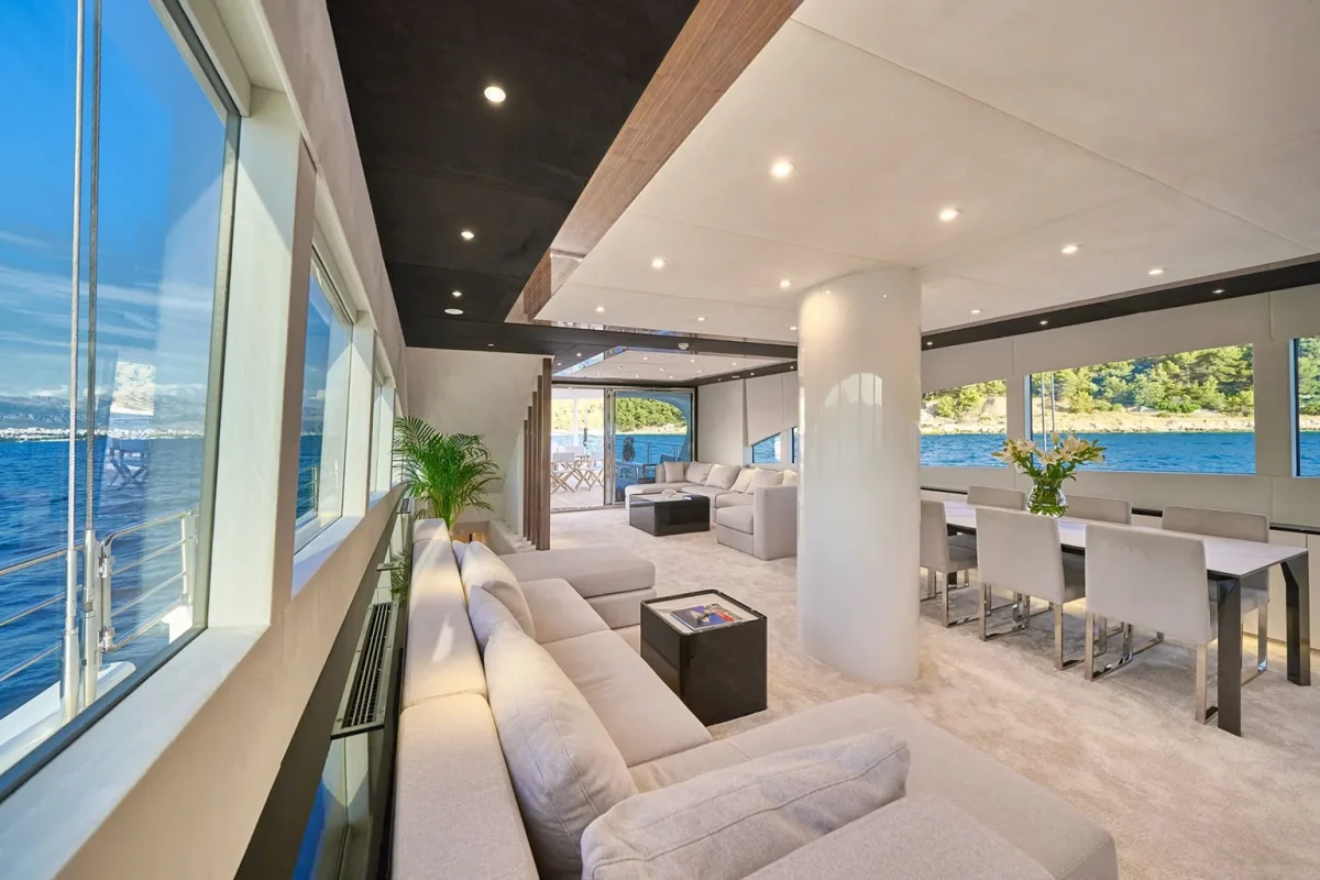 ACAPELLA Saloon 0.jpg