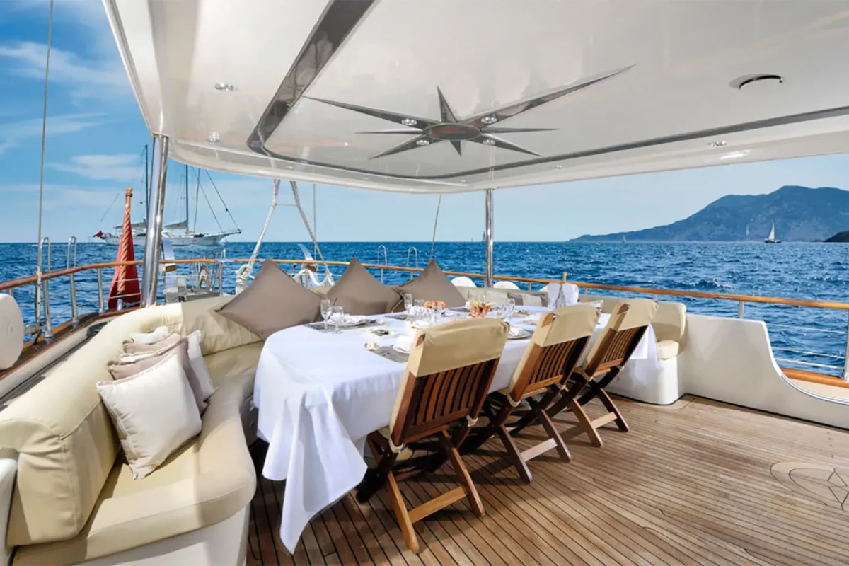 ALESSANDRO I Dining area.jpg