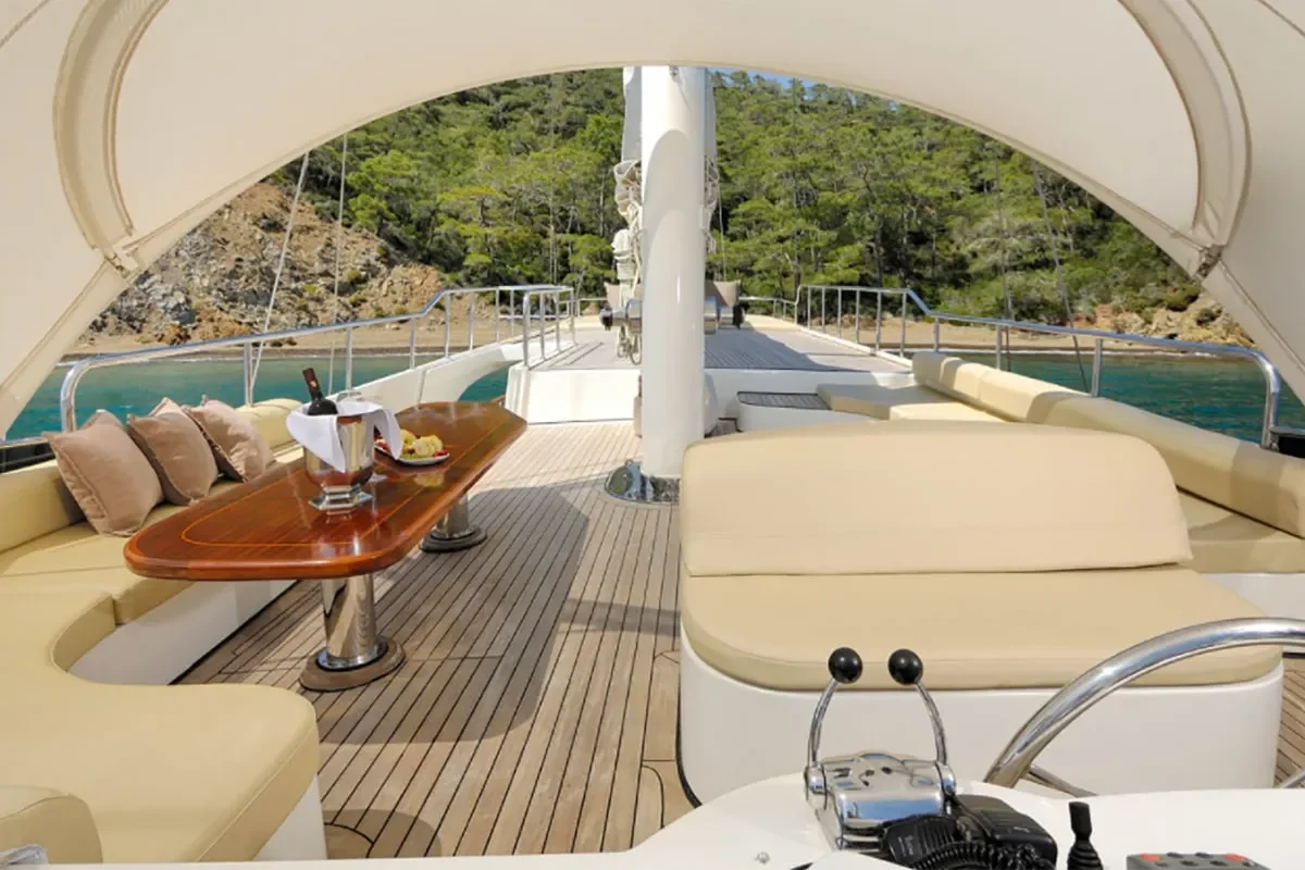 ALESSANDRO I Flybridge.jpg (1)