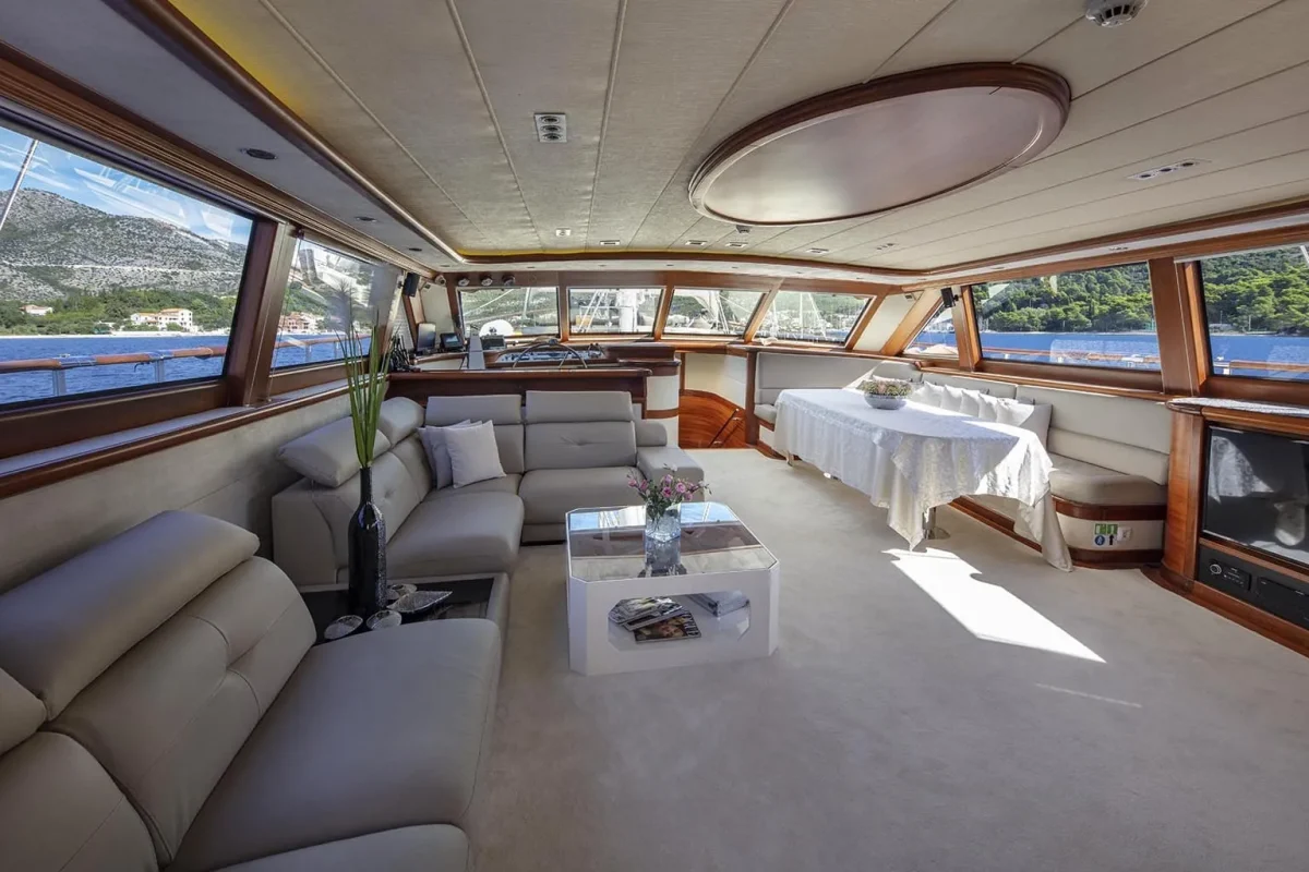 ALESSANDRO I Salon.jpg