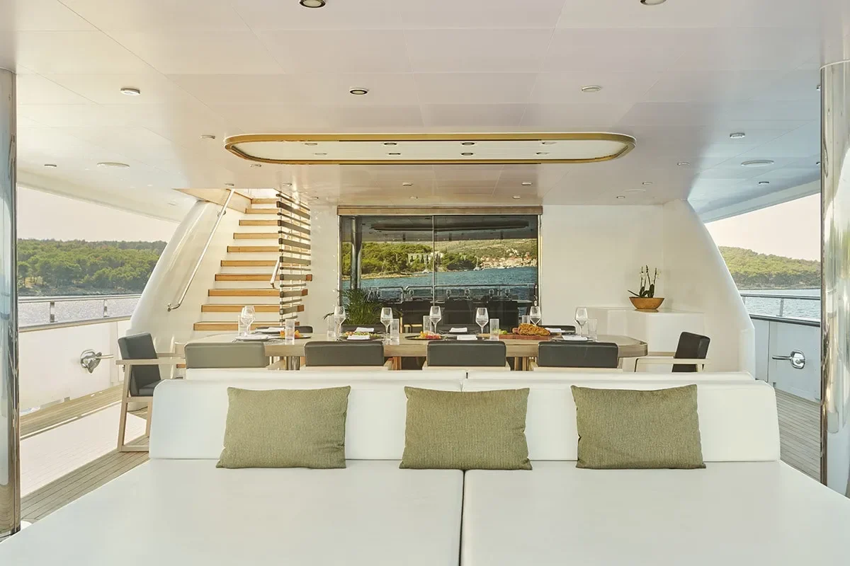 ANIMA MARIS Aft deck (2).jpg