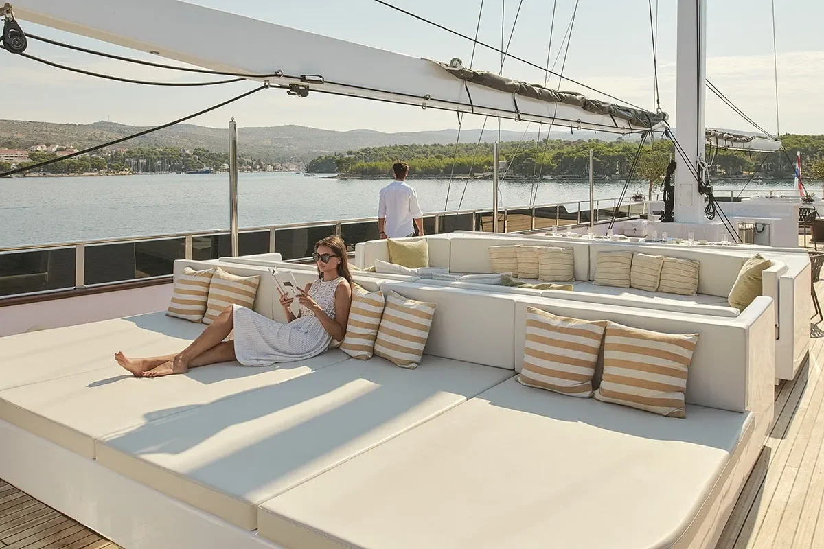 ANIMA MARIS Cushioned area on Upper deck.jpg