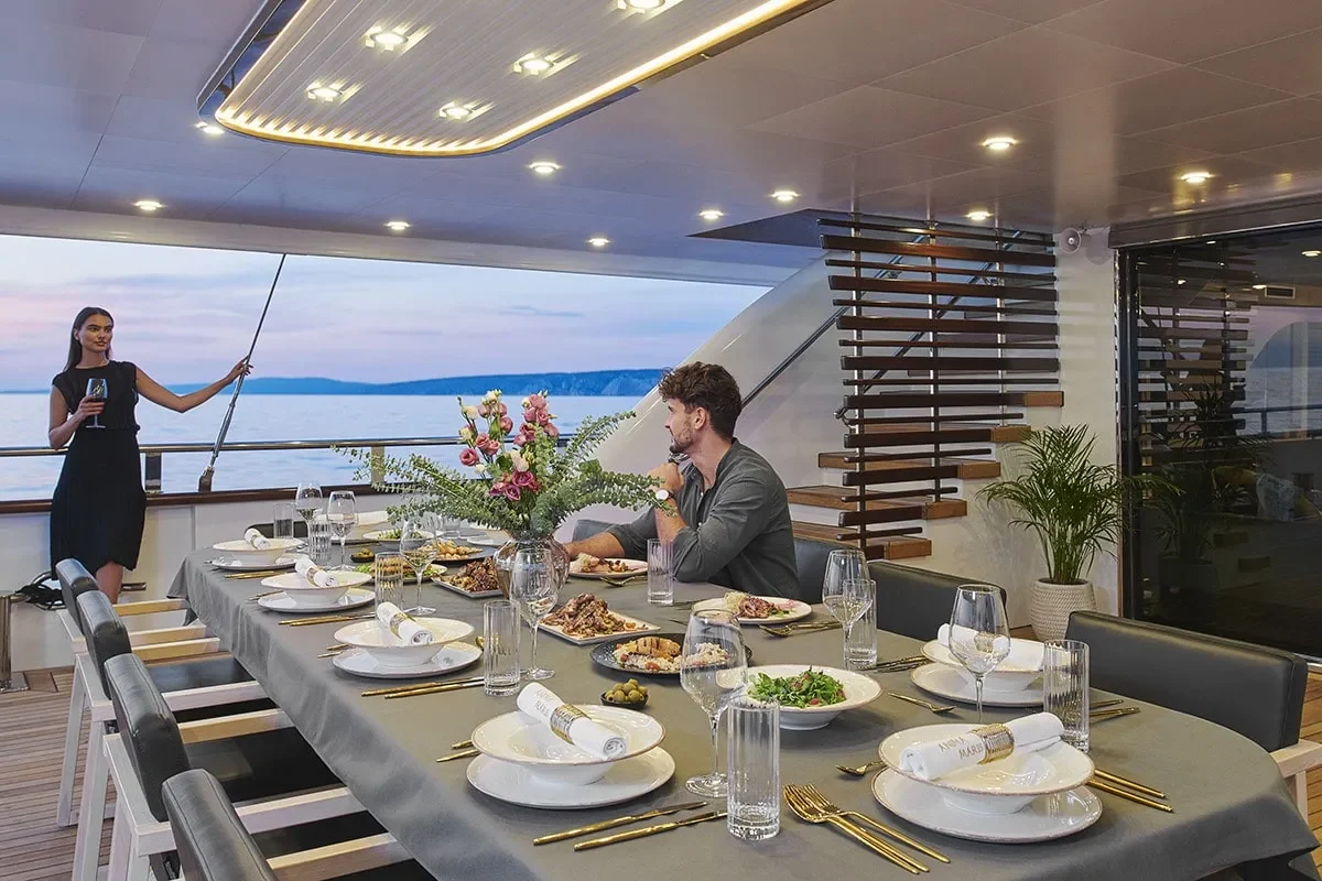 ANIMA MARIS Dining area on Aft deck.jpg (1)
