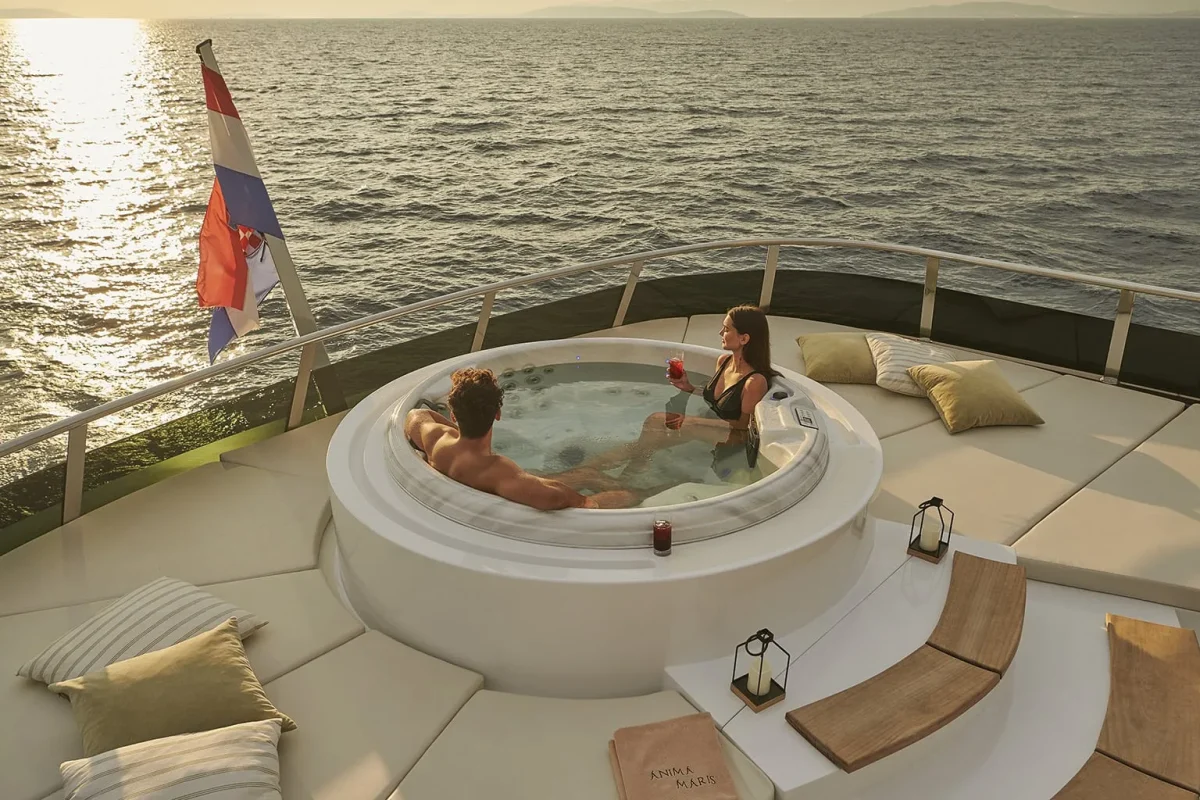 ANIMA MARIS Jacuzzi.jpg