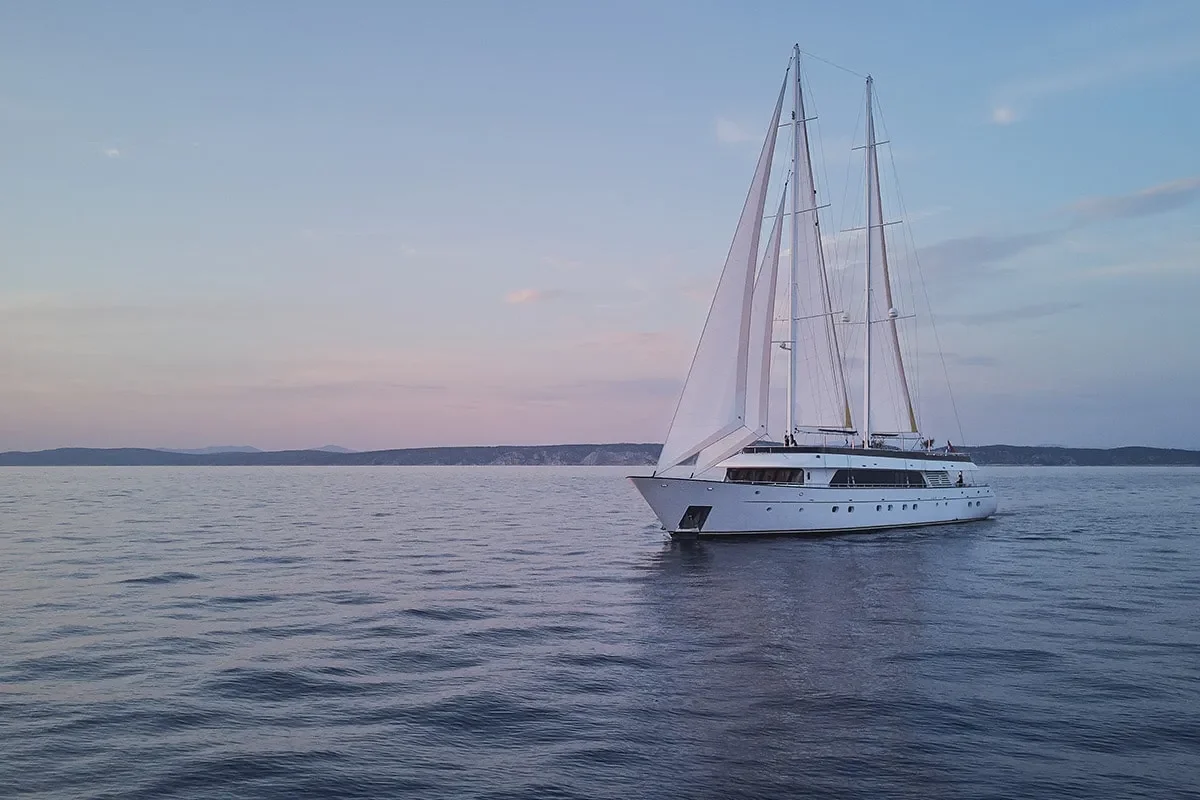 ANIMA MARIS Sailing (4).jpg