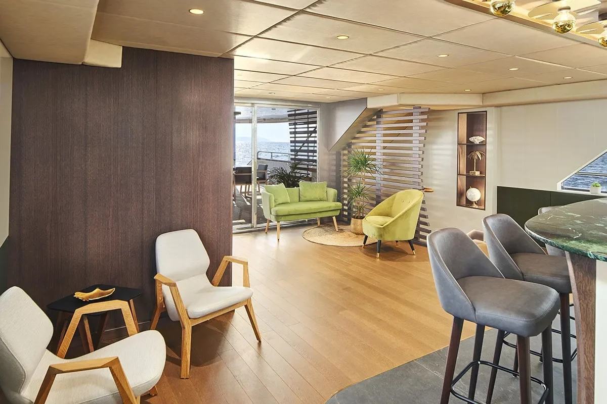 ANIMA MARIS Saloon (2).jpg