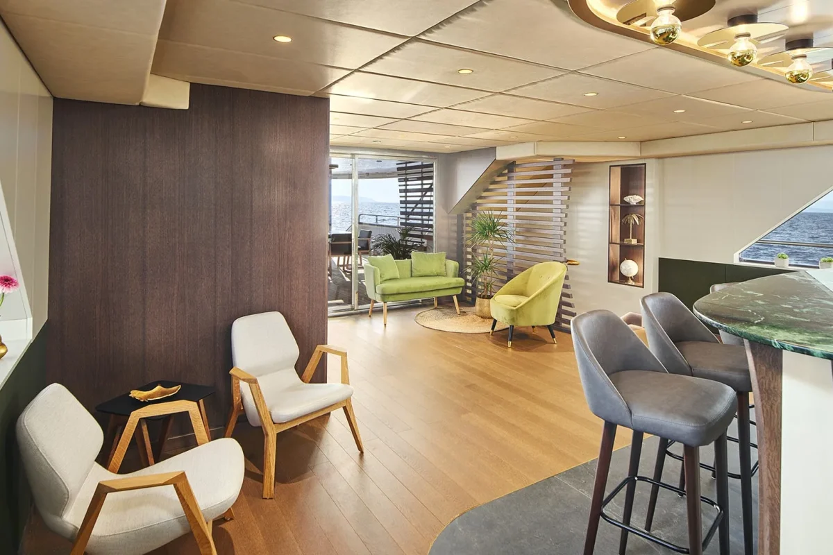 ANIMA MARIS Saloon.jpg