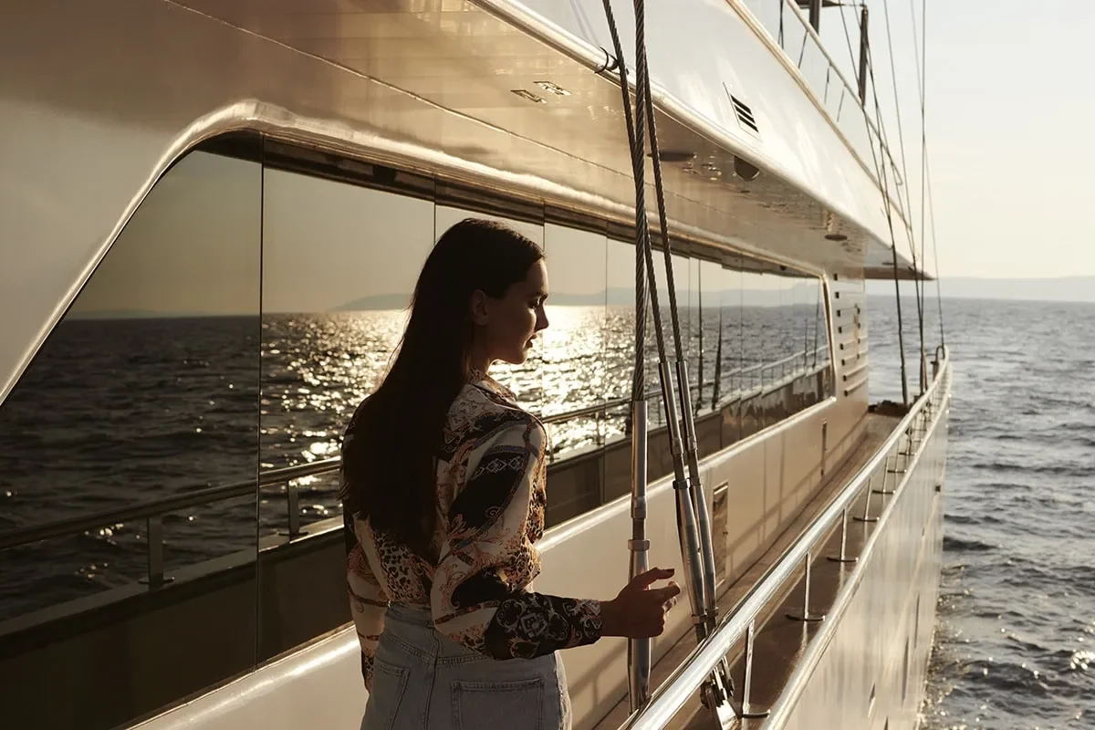 ANIMA MARIS Side deck.jpg