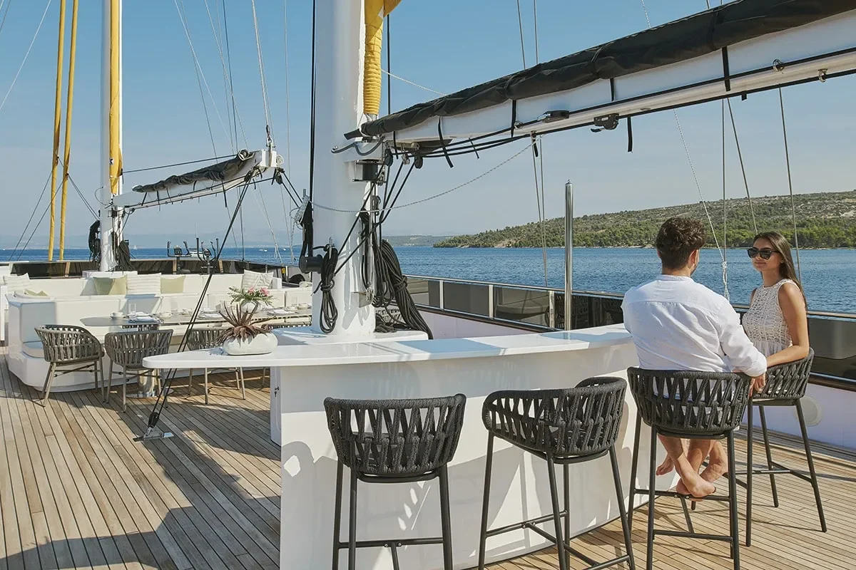 ANIMA MARIS Upper deck (2).jpg (1)