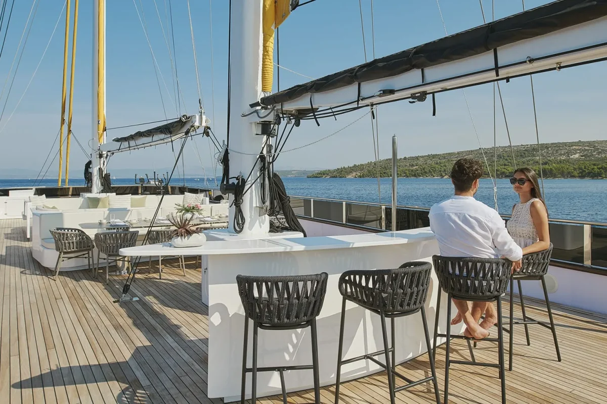 ANIMA MARIS Upper deck (2).jpg