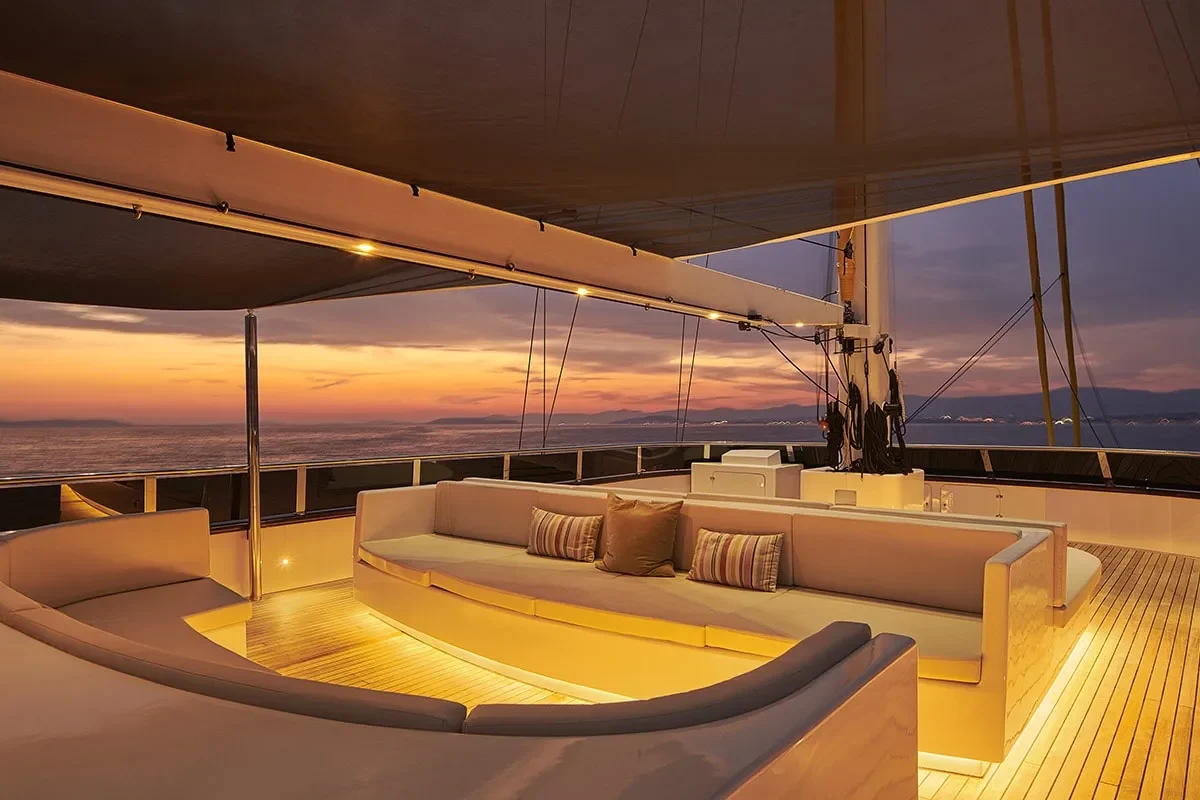 ANIMA MARIS Upper deck (4).jpg