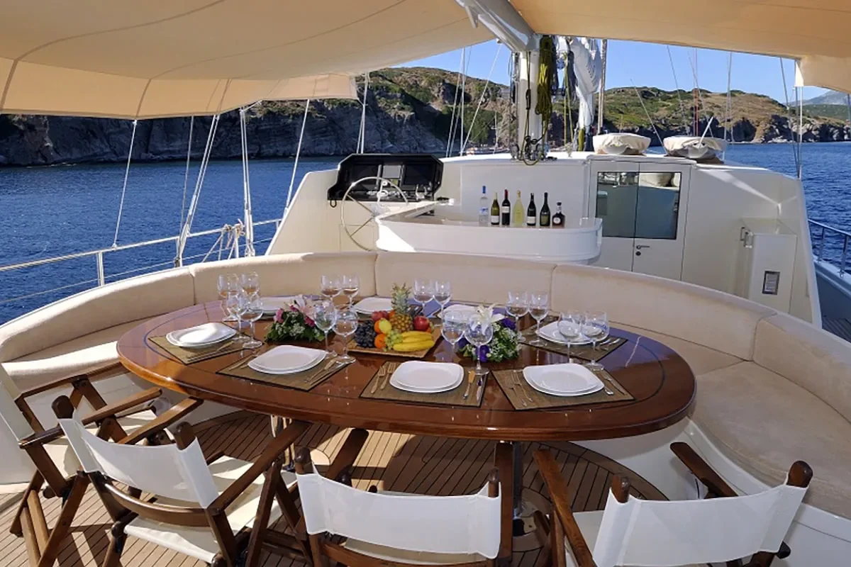 DOLCE MARE Aft deck (2).jpg (1)