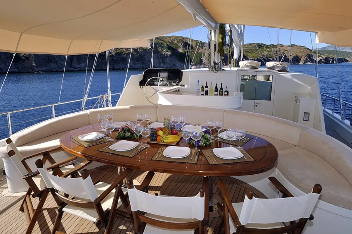 DOLCE MARE Aft deck.jpg