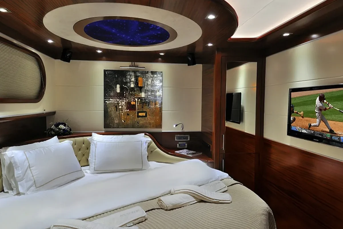 DOLCE MARE Double cabin.jpg