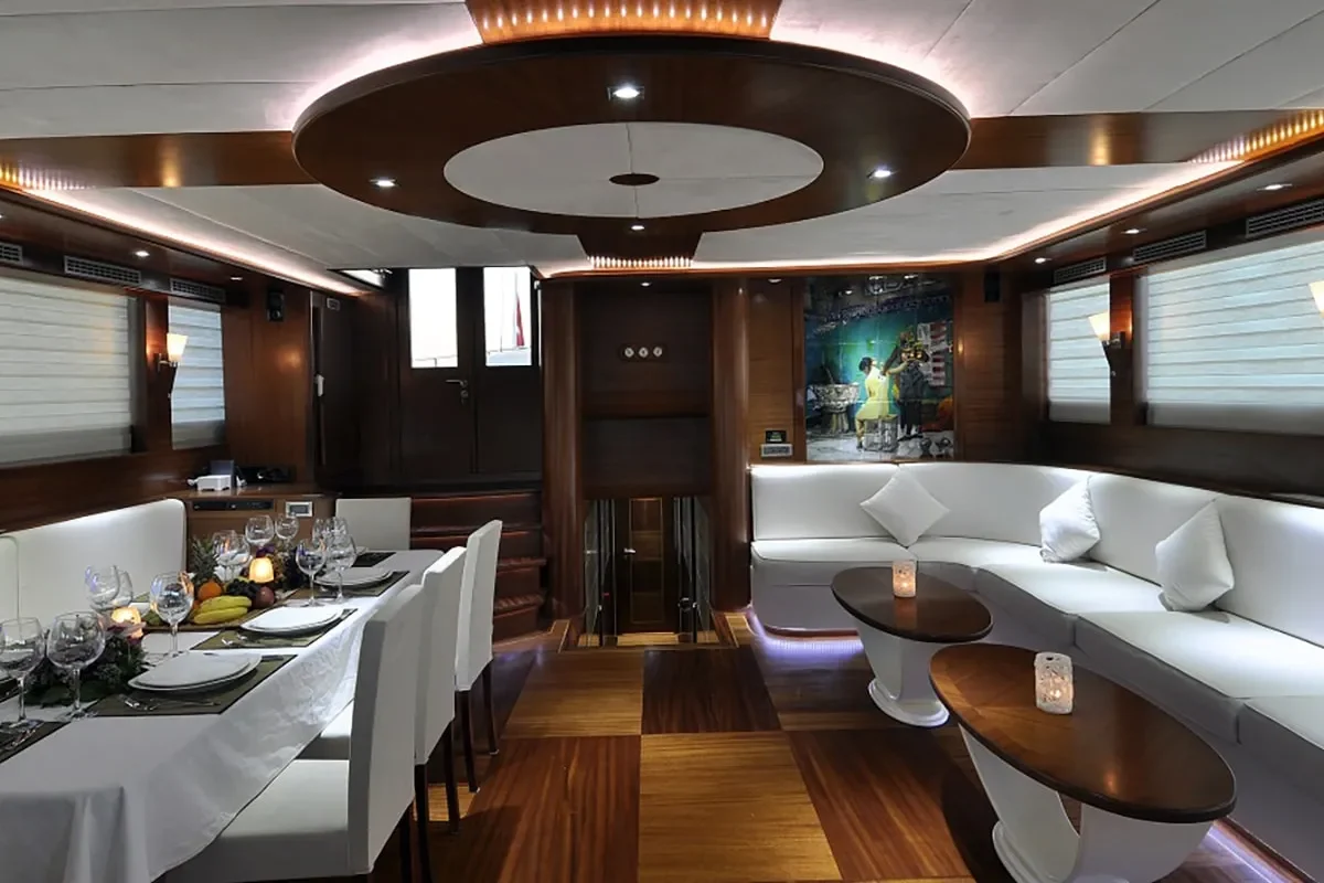 DOLCE MARE Salon.jpg (1)