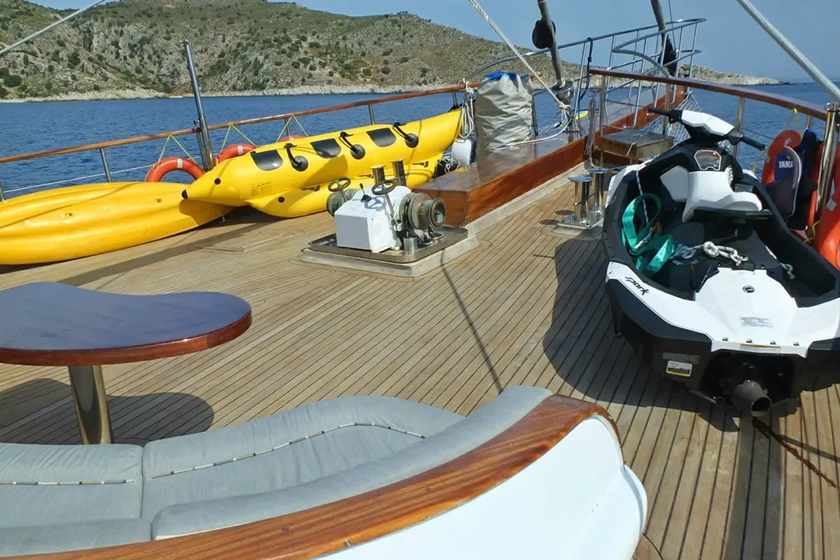 KAPTAN MEHMET BUGRA Bow deck.jpg (1)