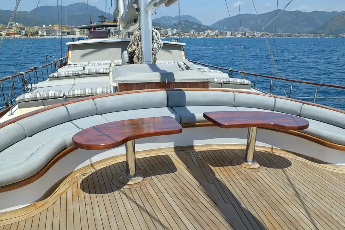 KAPTAN MEHMET BUGRA Bow deck.jpg