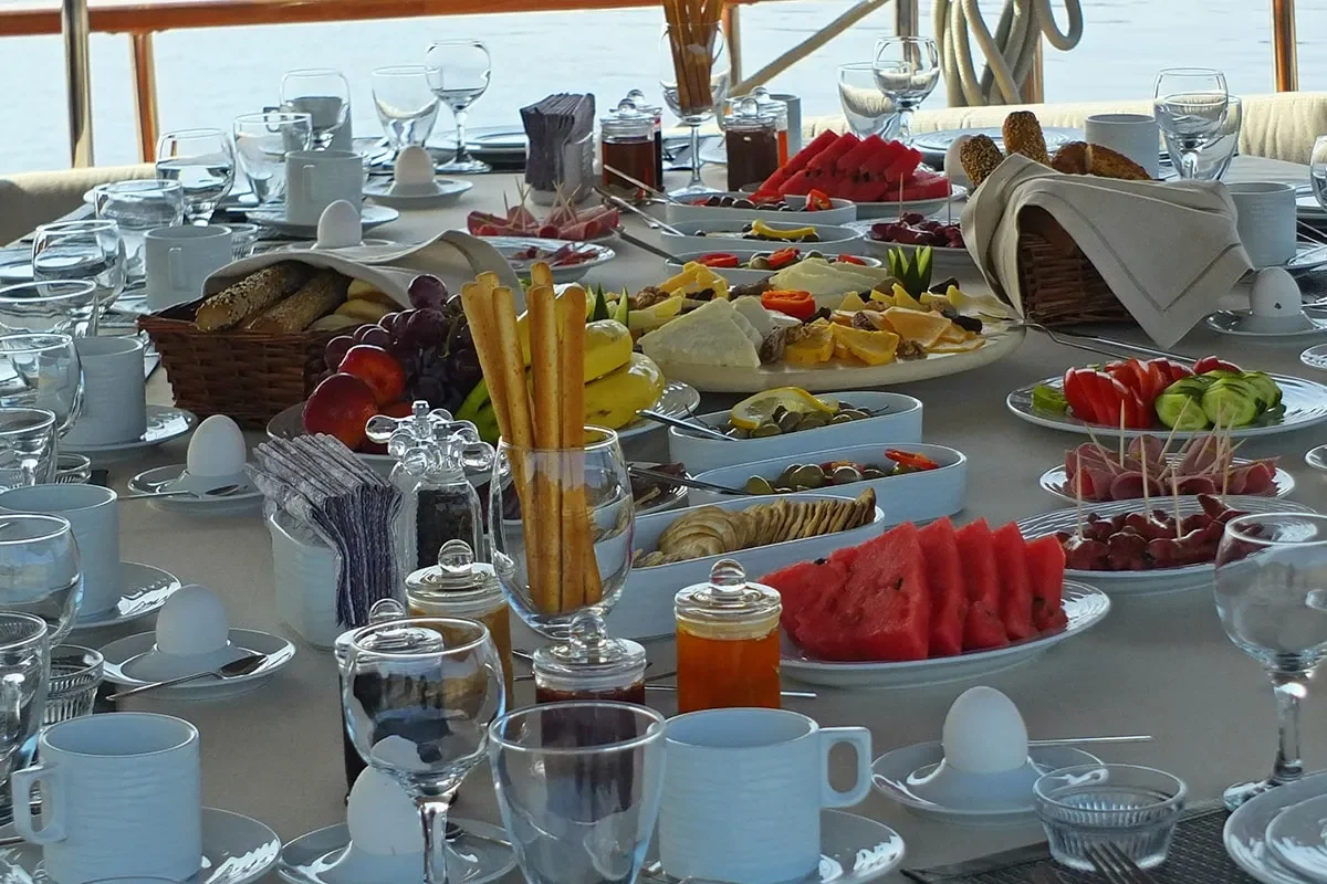 KAPTAN MEHMET BUGRA Breakfast.jpg