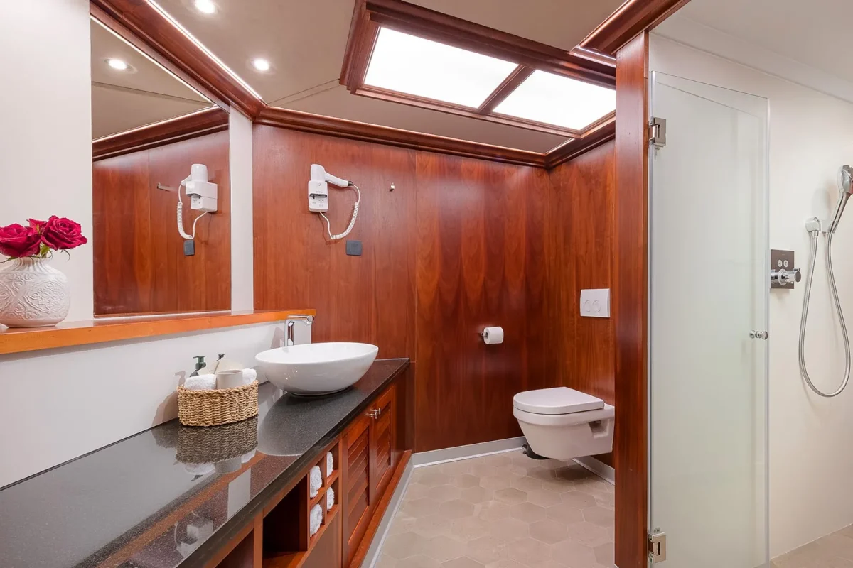 LADY GITA Bathroom.jpg