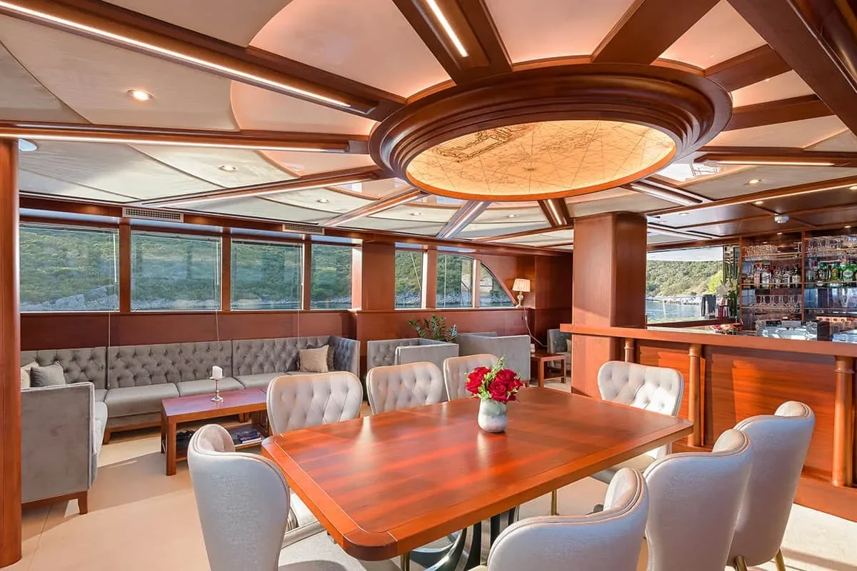 LADY GITA Salon (2).jpg