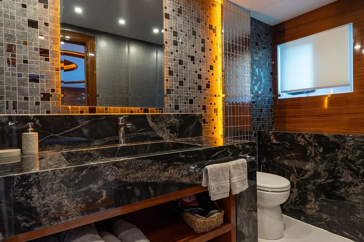 LONG ISLAND Bathroom (2).jpg