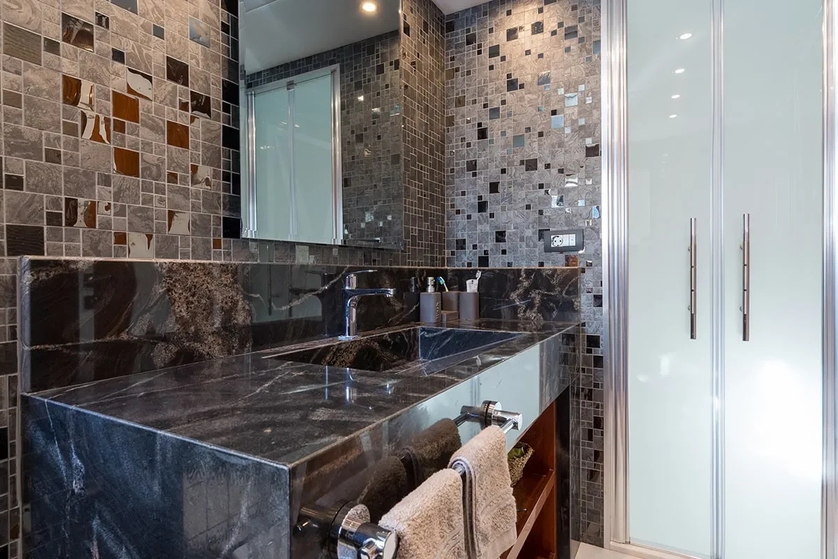 LONG ISLAND Bathroom (3) 1.jpg