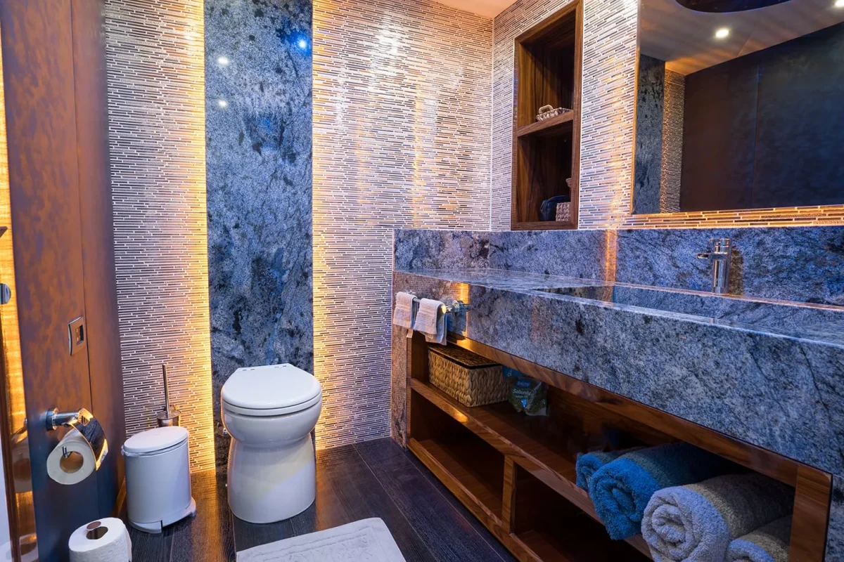 LONG ISLAND Bathroom.jpg