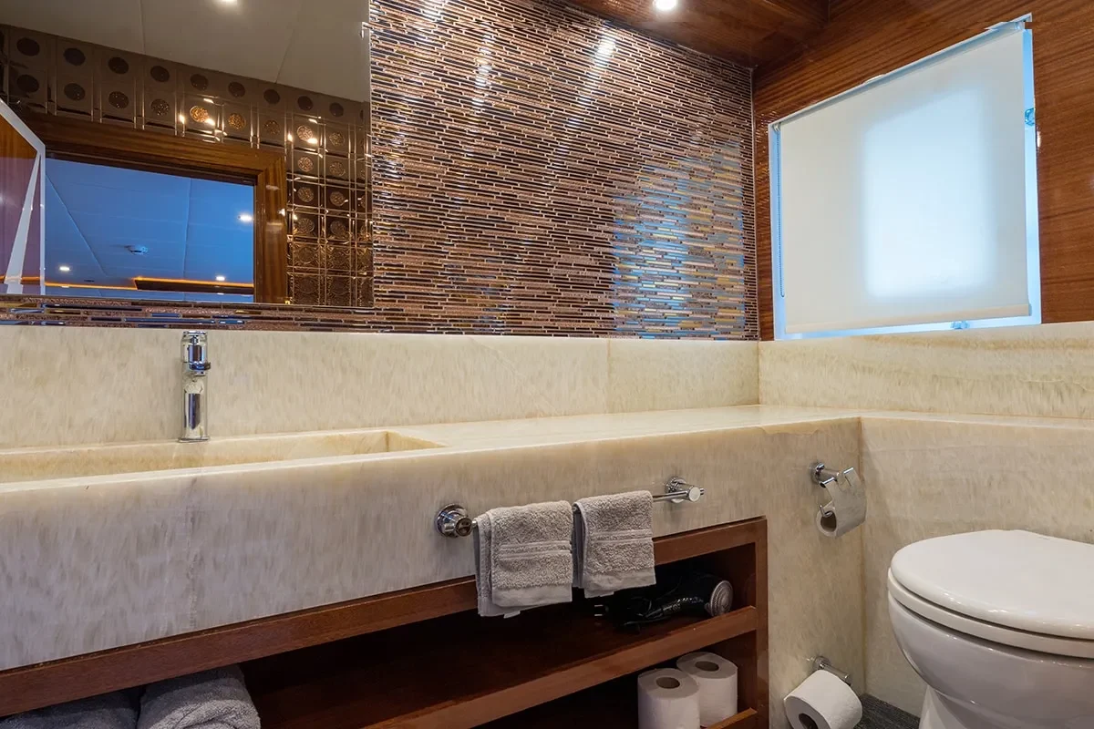 LONG ISLAND Bathroom 1.jpg