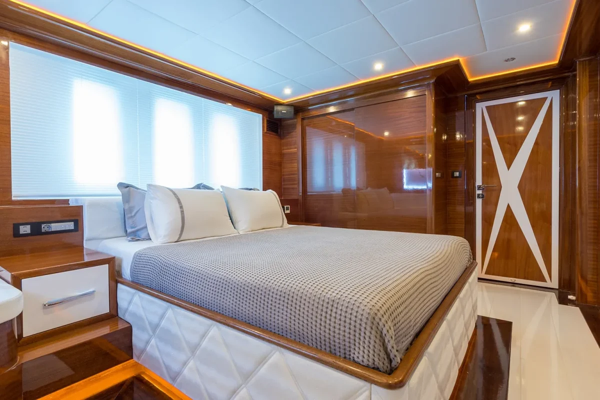 LONG ISLAND Double cabin.jpg