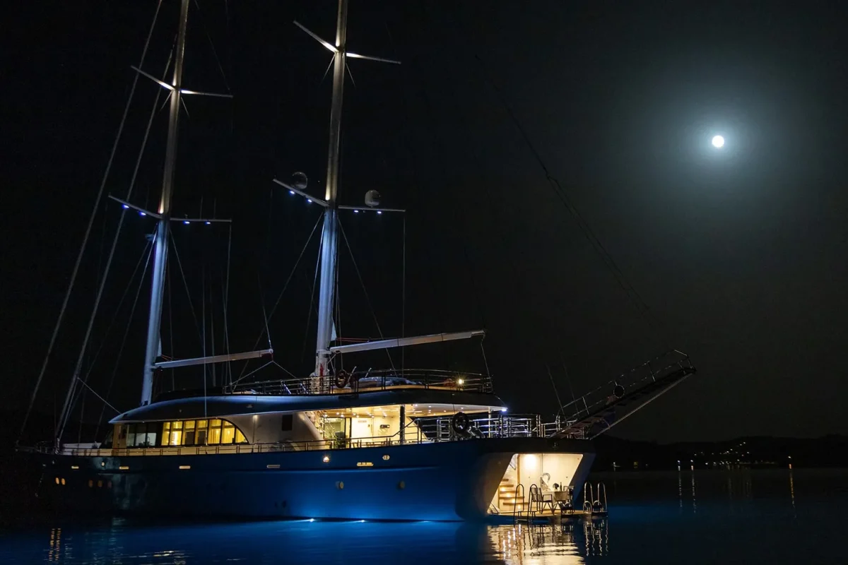 LOVE STORY At night (2).jpg