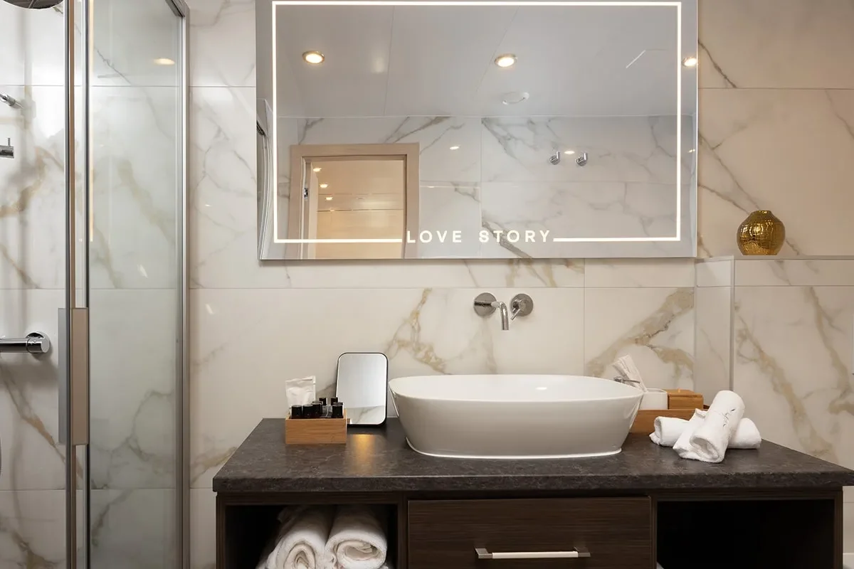 LOVE STORY Bathroom (5).jpg