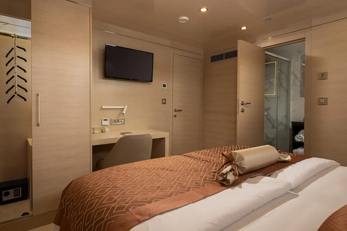 LOVE STORY Double cabin (5).jpg