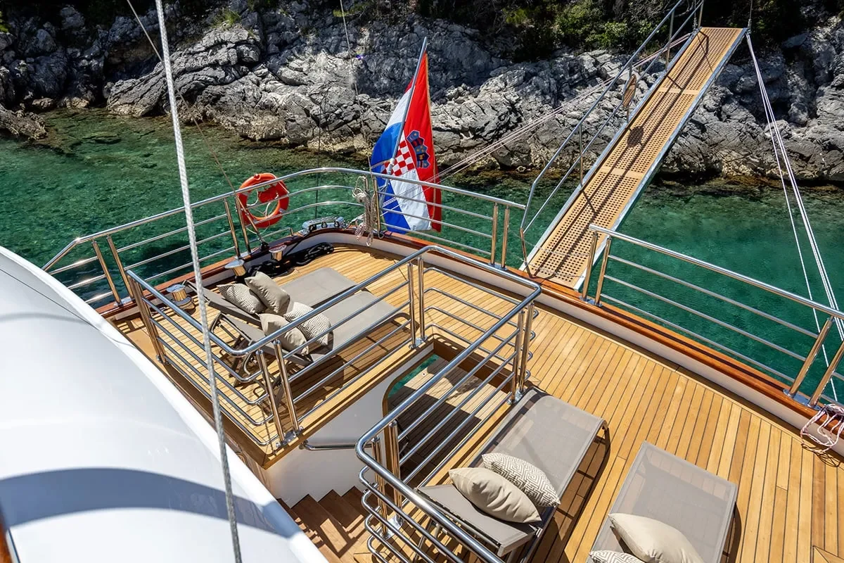 LOVE STORY Sun loungers.jpg