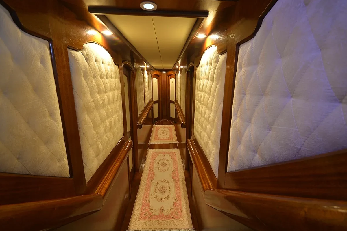 PRENSES BUGCE Hallway.JPG