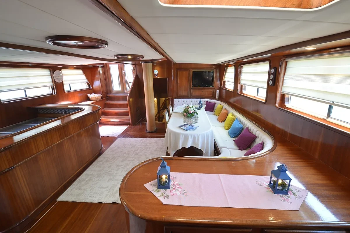 PRENSES BUGCE Saloon.JPG (1)