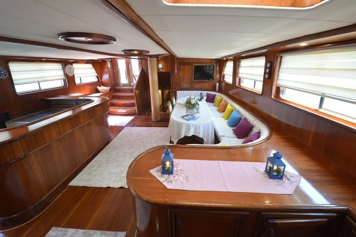 PRENSES BUGCE Saloon.JPG