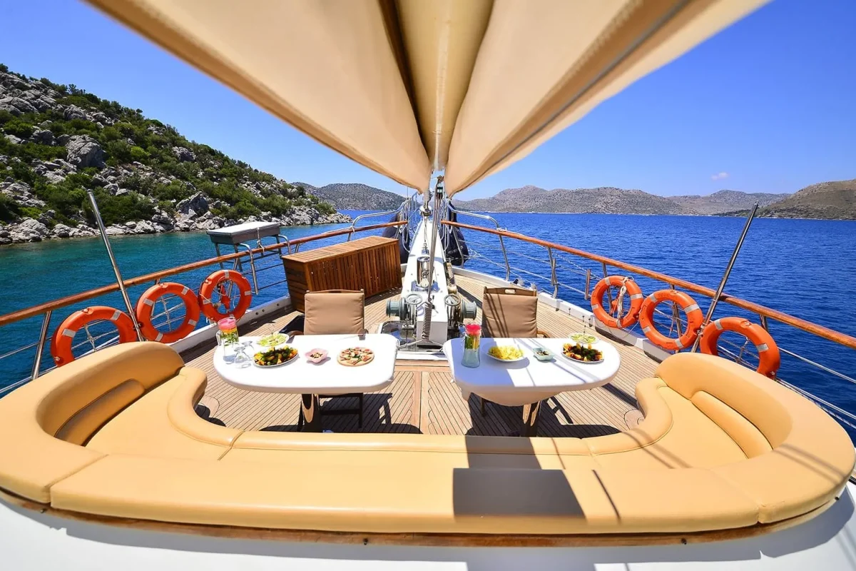 PRENSES BUGCE Sitting area on bow deck.JPG