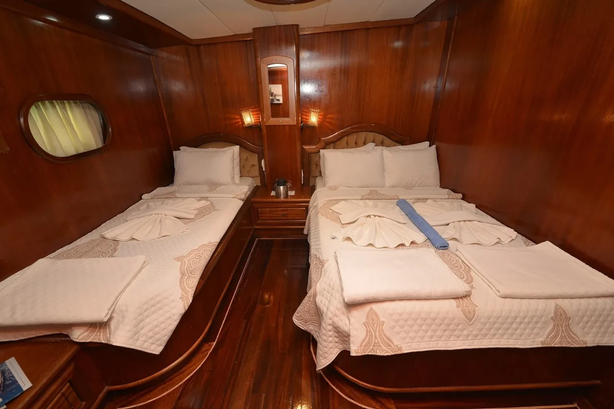 PRENSES BUGCE Triple cabin.JPG