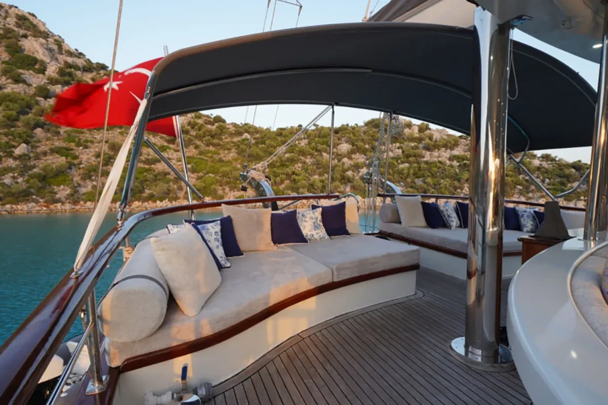 PRENSES ESILA Aft deck (2).JPG