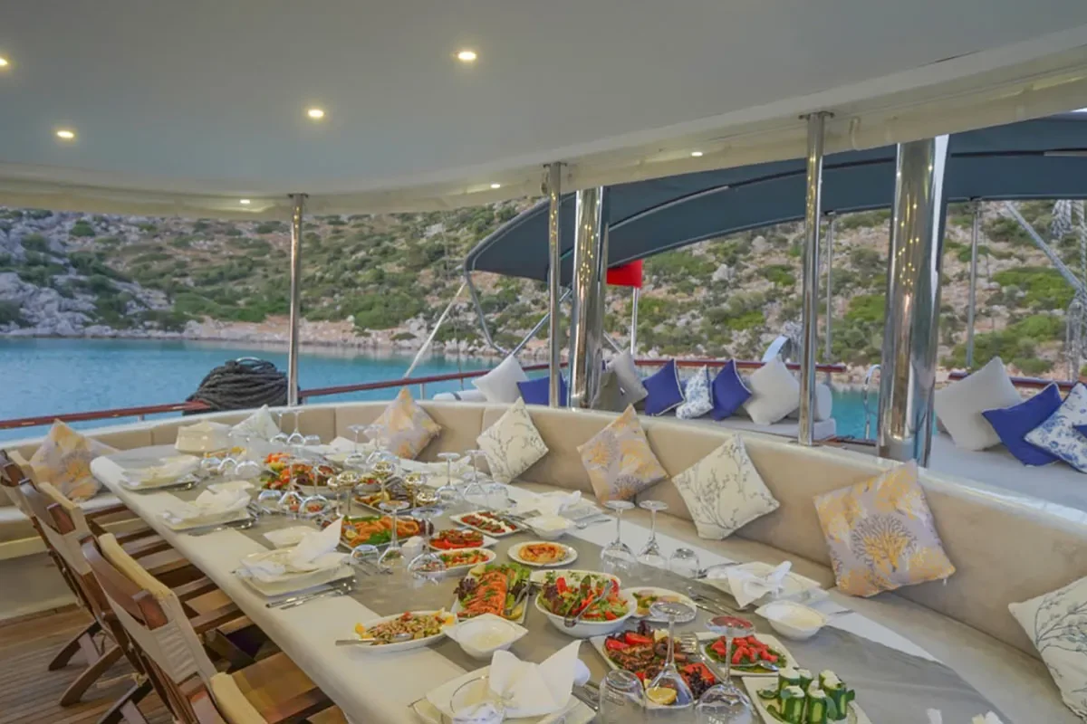 PRENSES ESILA Aft deck (3).JPG