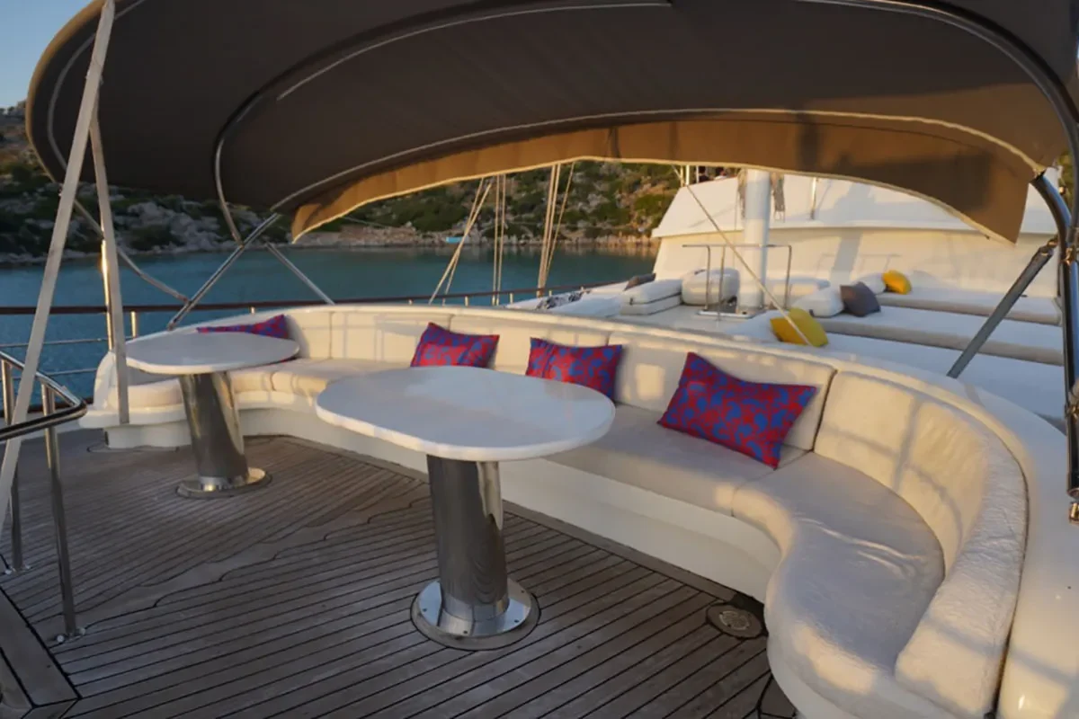 PRENSES ESILA Aft deck.JPG (1)