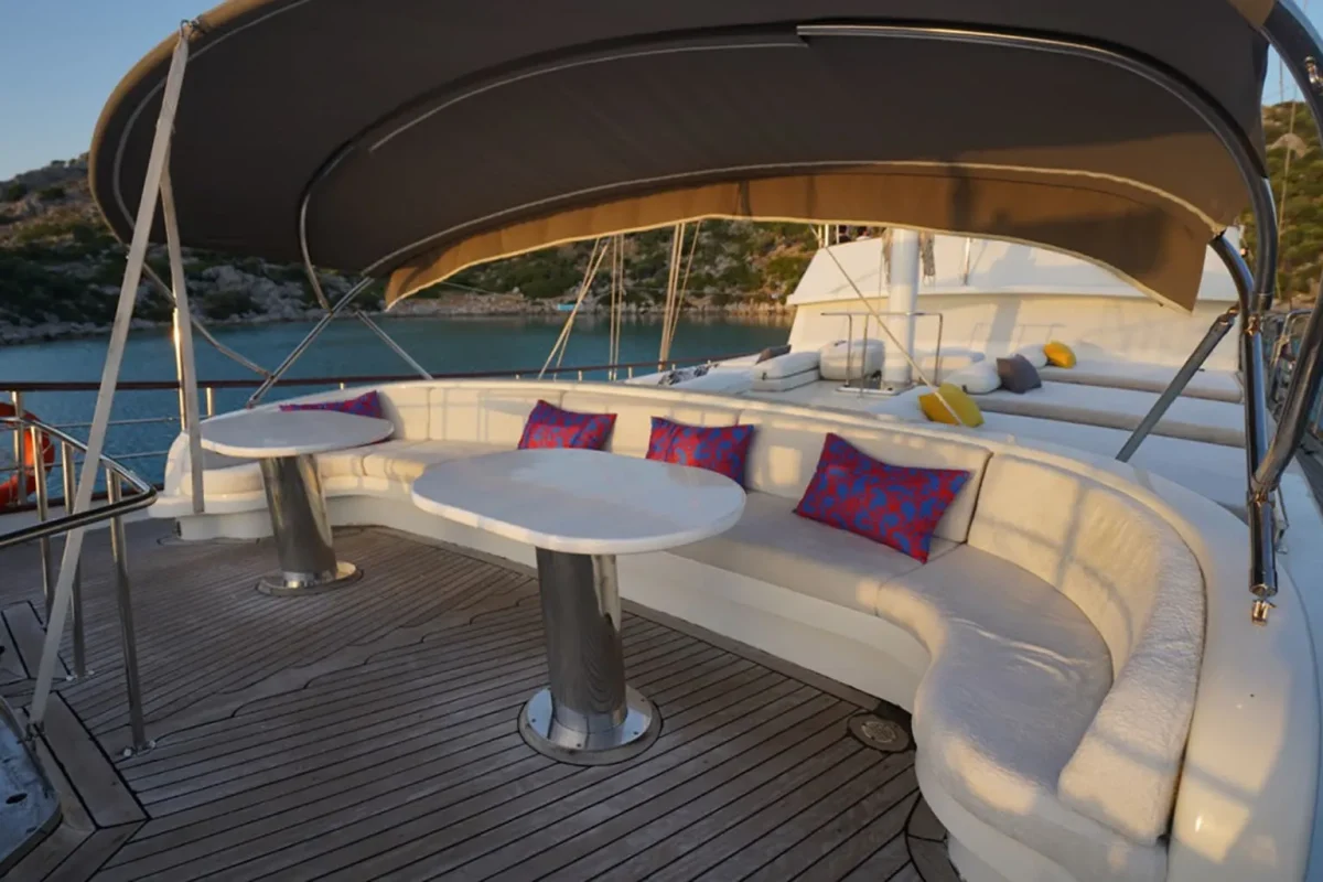 PRENSES ESILA Aft deck.JPG