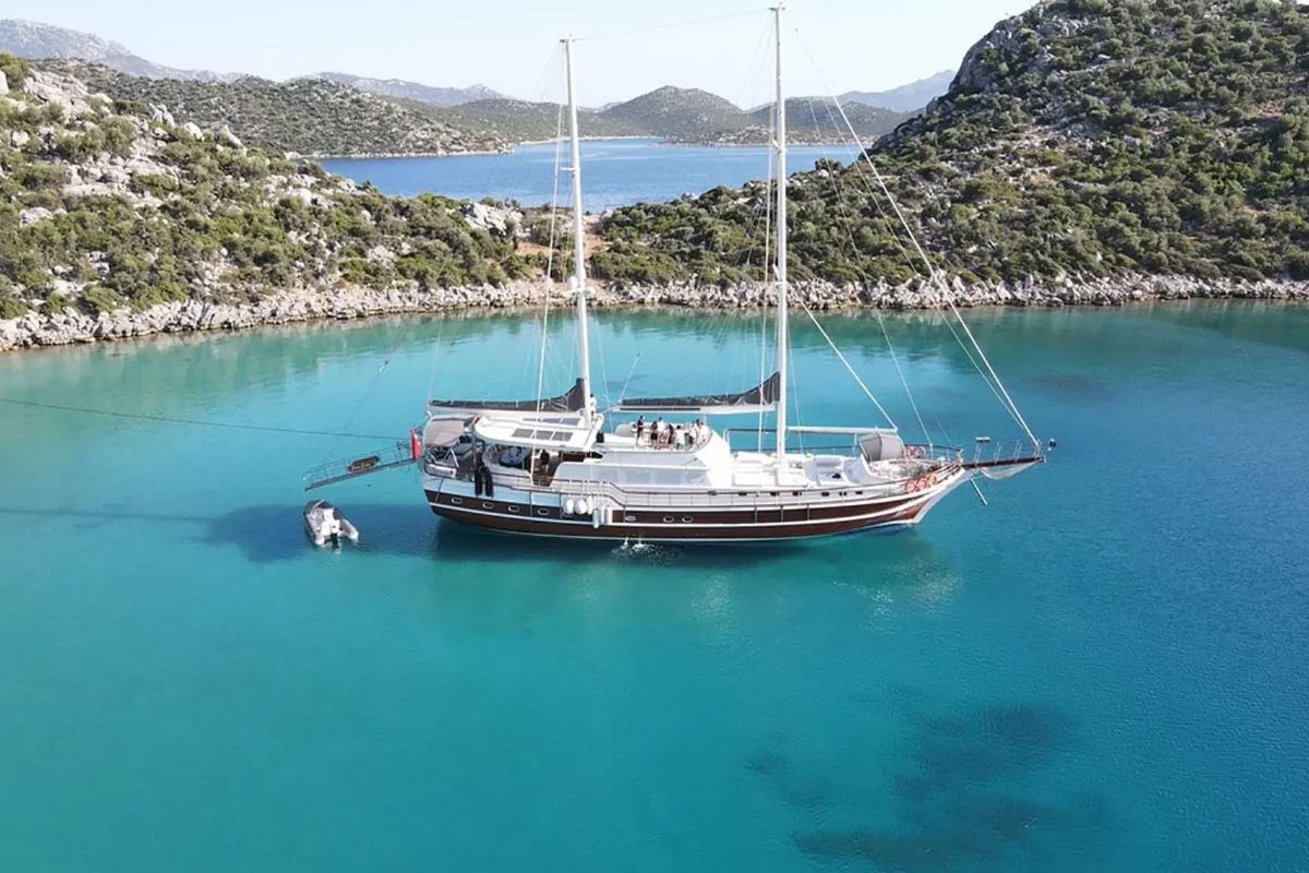 PRENSES ESILA Anchored.JPG